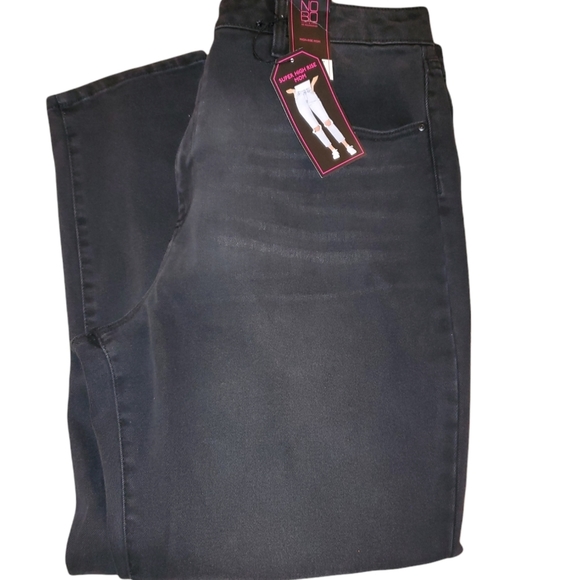 No Boundaries NWT Super High Rise Destructed Mom Jean 868 - Picture 2 of 5